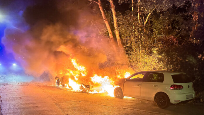 Die Situation bei Eintreffen der Feuerwehr an der Einsatzstelle. Foto: Feuerwehr Mülheim an der Ruhr