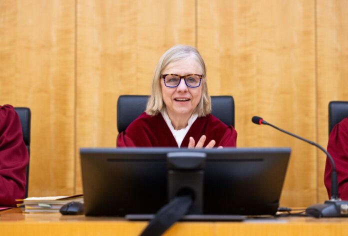 Barbara Dauner-Lieb, Präsidentin des Verfassungsgerichtshofs für das Land Nordrhein-Westfalen, verkündet am Dienstag in Münster ein Urteil. (Archivbild)