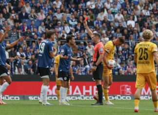 Umstrittener Platzverweis: Bielefelds Christopher Lannert sieht bei der 1:2-Niederlage gegen Dynamo Dresden die Rote Karte.