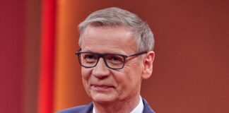 In einer neuen Folge von «Wer wird Millionär?» ist Moderator Günther Jauch mit Gehhilfen zu sehen. (Archivbild)