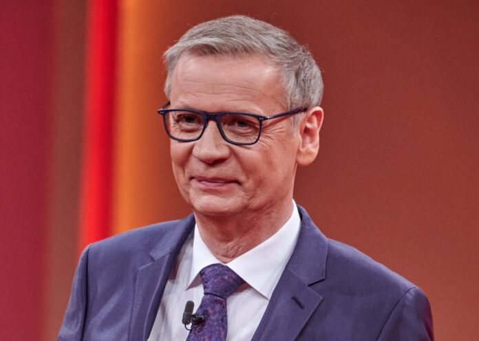 Entertainer Günther Jauch In einer neuen Folge von «Wer wird Millionär?» ist Moderator Günther Jauch mit Gehhilfen zu sehen. (Archivbild)