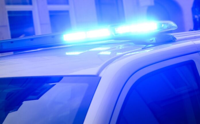 Zunächst war unklar, warum das Auto des 59-Jährigen auf die Gegenfahrbahn geriet. (Symbolbild)