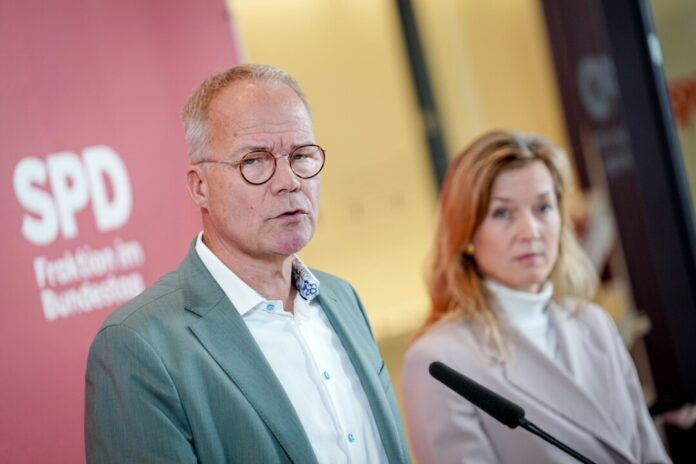 Der SPD-Fraktionsvorsitzende Matthias Miersch unterstützt ein härteres Vorgehen gegen Sozialleistungsmissbrauch.