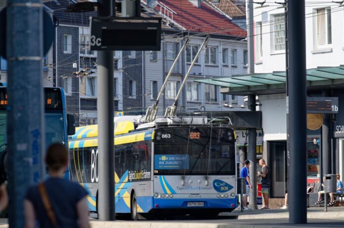 Am Weltkindertag haben Kinder unter 15 Jahren freie Fahrt im NRW-Nahverkehr. (Archivbild)