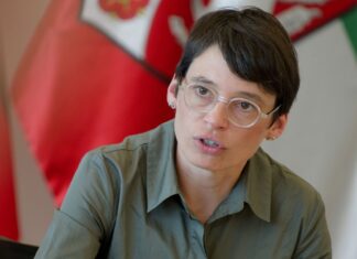 Josefine Pauls Ministerium für Flucht und Integration stellt mehr Personal und Finanzmittel für die Beratung von Menschen zur Verfügung, die in ihre Heimat zurückkehren wollen. (Archivbild)