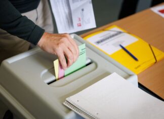 Die Parteien waren je nach Wahlkreisen unterschiedlich erfolgreich. 