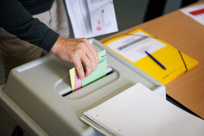 Die Parteien waren je nach Wahlkreisen unterschiedlich erfolgreich. 