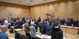 Zum Auftakt war der Medienandrang im Landgericht Bielefeld im Fall um eine mutmaßliche Vergewaltigung vor einem Club in Herford groß. Jetzt gibt es eine Wende. (Archivbild)