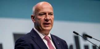 Berlins Regierender Bürgermeister fordert: Die Bundesministerien sollten komplett nach Berlin umziehen. (Archivbild)