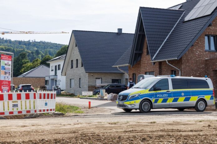Gegen den Tatverdächtigen wird wegen mehrerer Delikte ermittelt. 