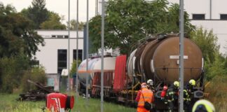 Aus einem Gefahrgut-Waggon tropfte eine Flüssigkeit – die Feuerwehr rückte an.