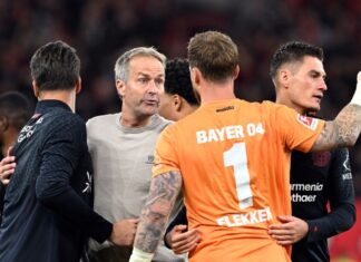 Kasper Hjulmand freut sich über ein gelungenes Debüt bei Bayer Leverkusen.