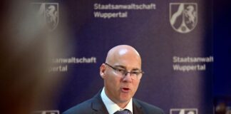Der Wuppertaler Oberstaatsanwalt Wolf-Tilman Baumert informierte über die Razzia in vier NRW-Städten. (Archivbild)