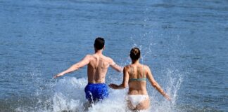 Am Wochenende wird es nochmal sommerlich warm. (Archivfoto)