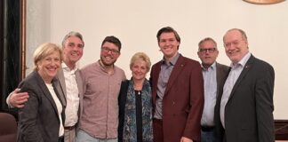 Heiligenhauser SPD-Fraktion konstituiert sich Die Ratsfraktion der Heiligenhauser SPD mit der der Landtagsabgeordneten Elisabeth Müller-Witt (l.). Foto: SPD