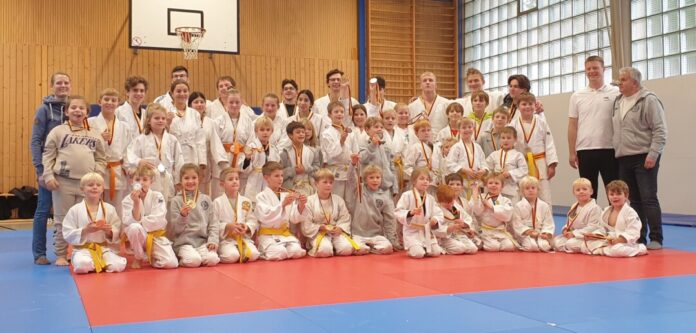 Einen Rekord stellten die Judoka der Einigkeit mit der großen Beteiligung an den Vereinsmeisterschaften auf. Foto: privat Einen Rekord stellten die Judoka der Einigkeit mit der großen Beteiligung an den Vereinsmeisterschaften auf. Foto: privat