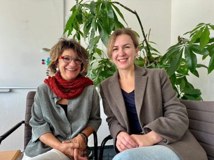 Olha Pustovoitova und Tina Borrenkott helfen Familien, Jugendlichen und Kindern. Foto: Diakonie