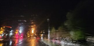 Fahrten bei Wind und Wetter: Öffentliche Verkehrsmittel spielen in kleineren Gemeinden nur eine untergeordnete Rolle - das Auto dominiert. Foto: Volkmann