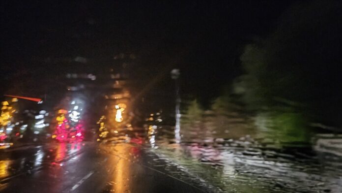 Fahrten bei Wind und Wetter: Öffentliche Verkehrsmittel spielen in kleineren Gemeinden nur eine untergeordnete Rolle - das Auto dominiert. Foto: Volkmann