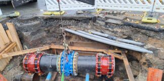 WSW tauschen Trinkwasserabsperrklappen aus Die neue Klappe in der Widukindstraße wird eingesetzt. Foto: WSW