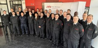 Neue Feuerwehrkräfte starten Ausbildungszeit 30 Teilnehmerinnen und Teilnehmer aus elf Dienststellen beginnen die Ausbildung. Foto: Kreis ME