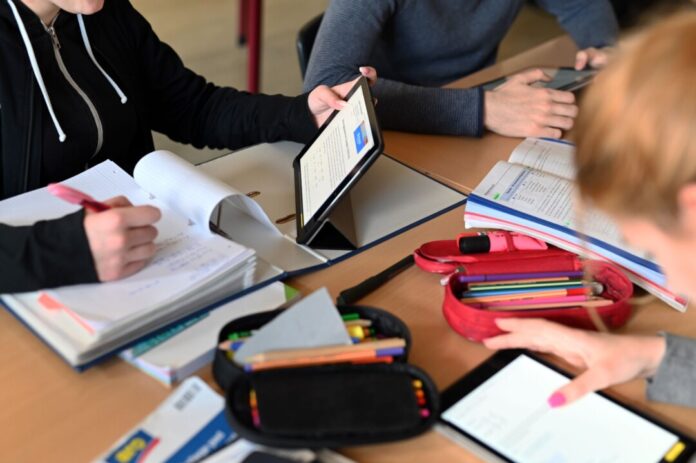 Der IQB-Bildungstrend 2024 hat sinkende Kompetenzen in mathematisch-naturwissenschaftlichen Fächern ergeben. (Symbolbild) 