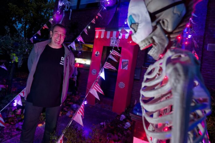 Er hat gut lachen: Dieses Jahr ist das Motto in Sven Wagners Halloween-Haus «Freak Circus».