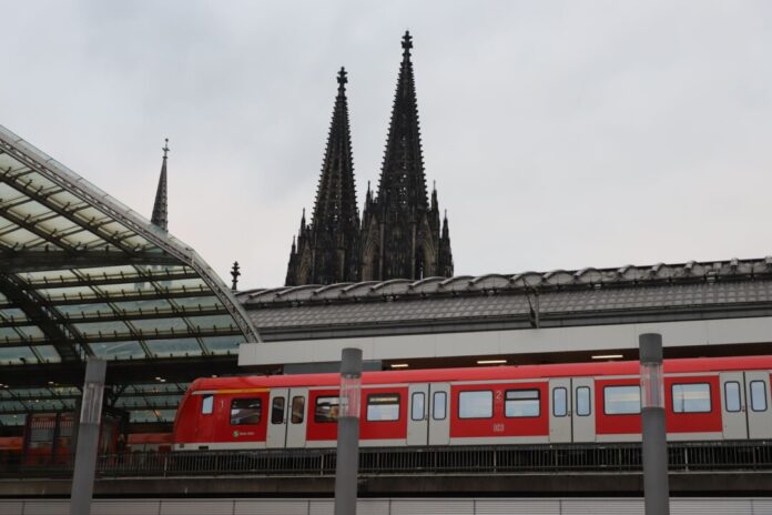 Die Züge in Köln fahren wieder.