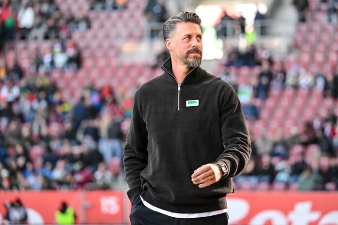 Augsburg Trainer Sandro Wagner will im Pokal wieder Grund zur Freude haben.