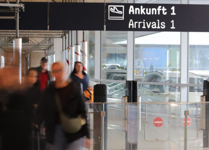 Rückreiseverkehr zum Ende der Herbstferien - Flughafen Köln/Bonn Zum Ende der Herbstferien in NRW lief der Rückreiseverkehr in der Luft und auf den Autobahnen störungsfrei.