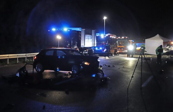 Der Falschfahrer wurde bei dem Unfall tödlich verletzt.