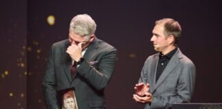Bastian Schweinsteiger (l) zählt jetzt zu den Mitgliedern der Hall of Fame des deutschen Fußballs.