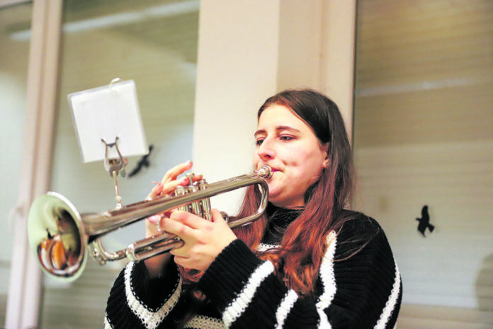 Yasemin Augst spielt beim Fanfarencorps Neviges mit. Foto: Volkmann Yasemin Augst spielt beim Fanfarencorps Neviges mit. Foto: Volkmann