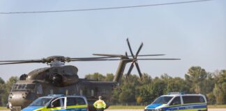 Einer der Beschuldigten wurde mit einem Bundeswehr-Hubschrauber nach Karlsruhe gebracht.