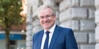Marc Buchholz wähnte sich am Stichwahlabend zunächst als Verlierer, darf aber nach einer Wahlpanne hoffen. Zunächst wird aber neu ausgezählt. 