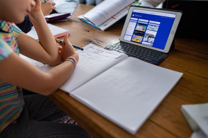 Nordrhein-Westfalen schafft rechtliche Klarheit, wann Distanzunterricht möglich ist. (Archivbild)