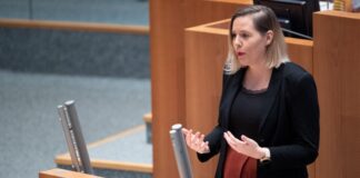 FDP-Politikerin Franziska Müller-Rech hat Fragen zum Preisgeld eines kochenden Lehrers. (Archivbild)