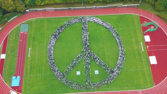 Das Peace-Zeichen hatte einen Durchmesser von 70 Metern.
