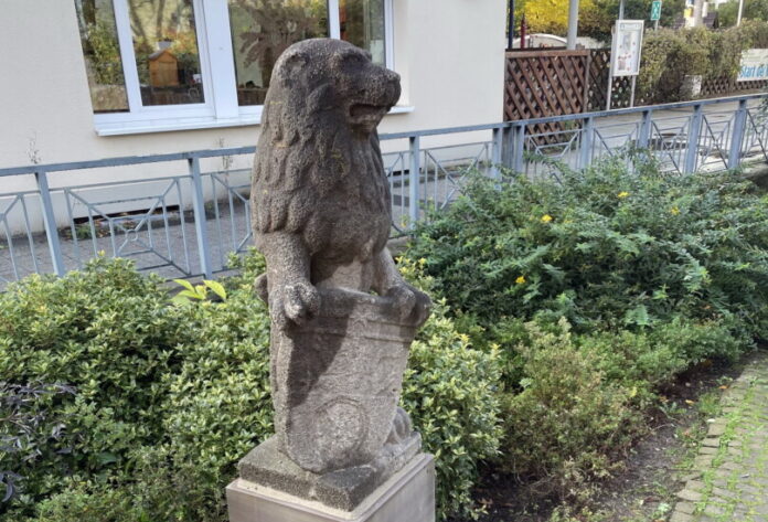 Der Löwe an seinem neuen Platz. Foto: Ratinger Jonges