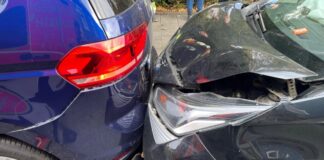 Unfall in Mettmann: Drei Leichtverletzte und hoher Sachschaden