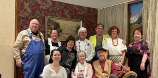 Hotel zum feinen Gaumen in Wuppertal-Barmen Die Theatergruppe "Himmel und Erde". Foto: Theatergruppe