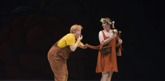 Edith Grossman als Hänsel und Margaux de Valensart als Gretel. Foto: Björn Hickmann