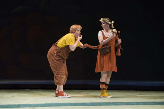 Edith Grossman als Hänsel und Margaux de Valensart als Gretel. Foto: Björn Hickmann
