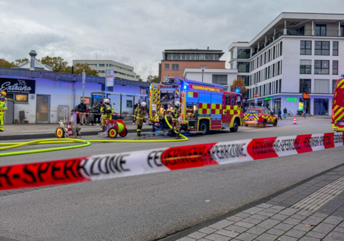 Rund zwei Stunden dauerte der Einsatz in der Mettmanner Innenstadt. Foto: FW Mettmann