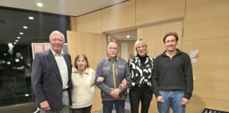 im Bild zu sehen v.l.n.r.: Rolf Steuwe, Vorstand im Verein zur Förderung der Über-Mittag-Betreuung in Ratingen (ÜMB-Verein) Christa Seher Schneid, Vorsitzende ÜMB-Verein, früher Leiterin des Jugendamtes Horst Sprenger, ehem. Abteilungsleiter Stadtwerke Ratingen Marlene Stuckart, Leiterin der Johann-Peter-Melchior-Schule (JPMS) Herr Fromm, Leiter der Offenen Ganztagsbetreuung an der JPMS, Bild: Alexander Heinz