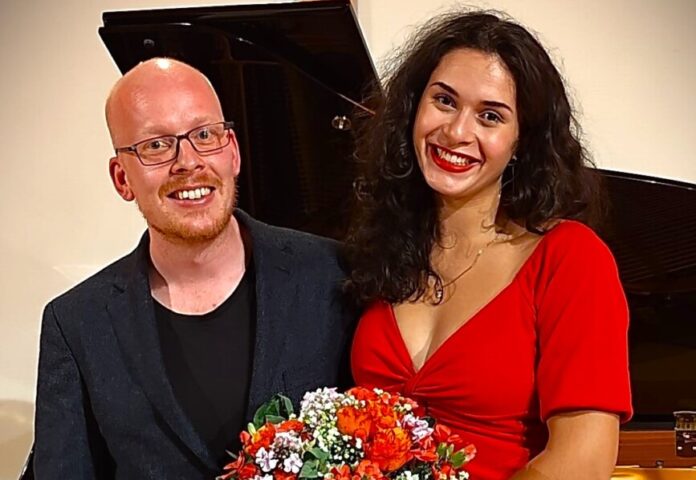 Jeanne Jansen und Thomas Linstedt treten in der Dorfkirche Isenbügel auf. Foto: Künstler