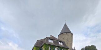 Blick aus dem Park auf Schloss Linnep, Bild: Alexander Heinz