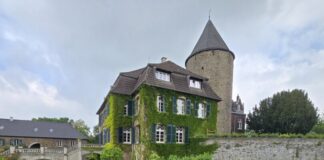 Blick aus dem Park auf Schloss Linnep, Bild: Alexander Heinz