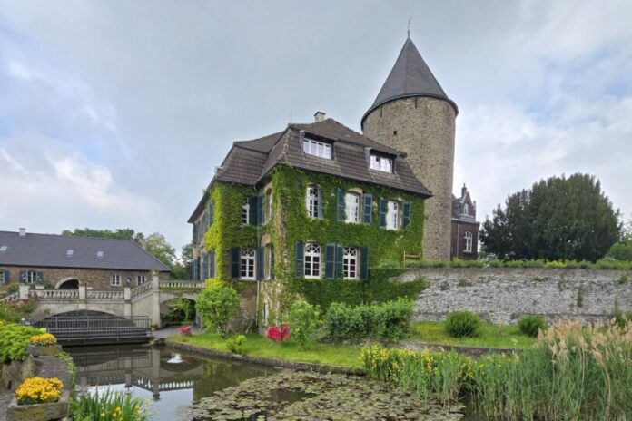 Linnep Blick aus dem Park auf Schloss Linnep, Bild: Alexander Heinz