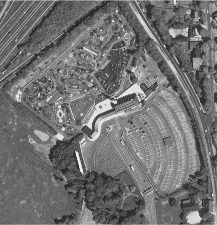 Minidomm-Freizeitpark_mit_Autokino_ca_1988 Blick aus der Luft auf die damalige Gesamtanlage, Bild: „geoportal.nrw, via Wikimedia Commons, Datenlizenz Deutschland – Zero 2.0“